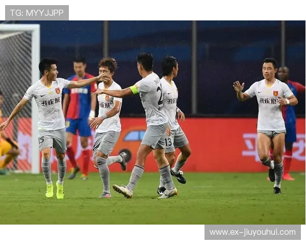 华夏幸福足球辉煌历程与崛起之路全面解析球队荣耀与奋斗精神